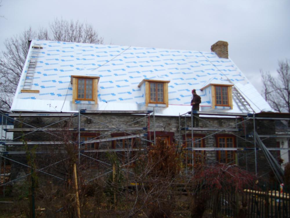 Travaux d'installation de toiture 