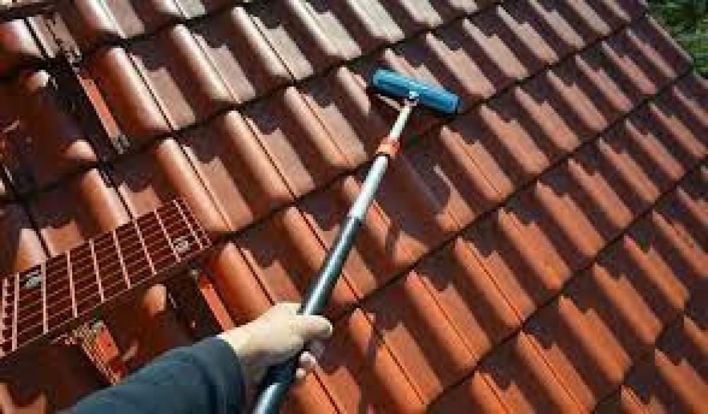 Nettoyage de démoussage de toiture